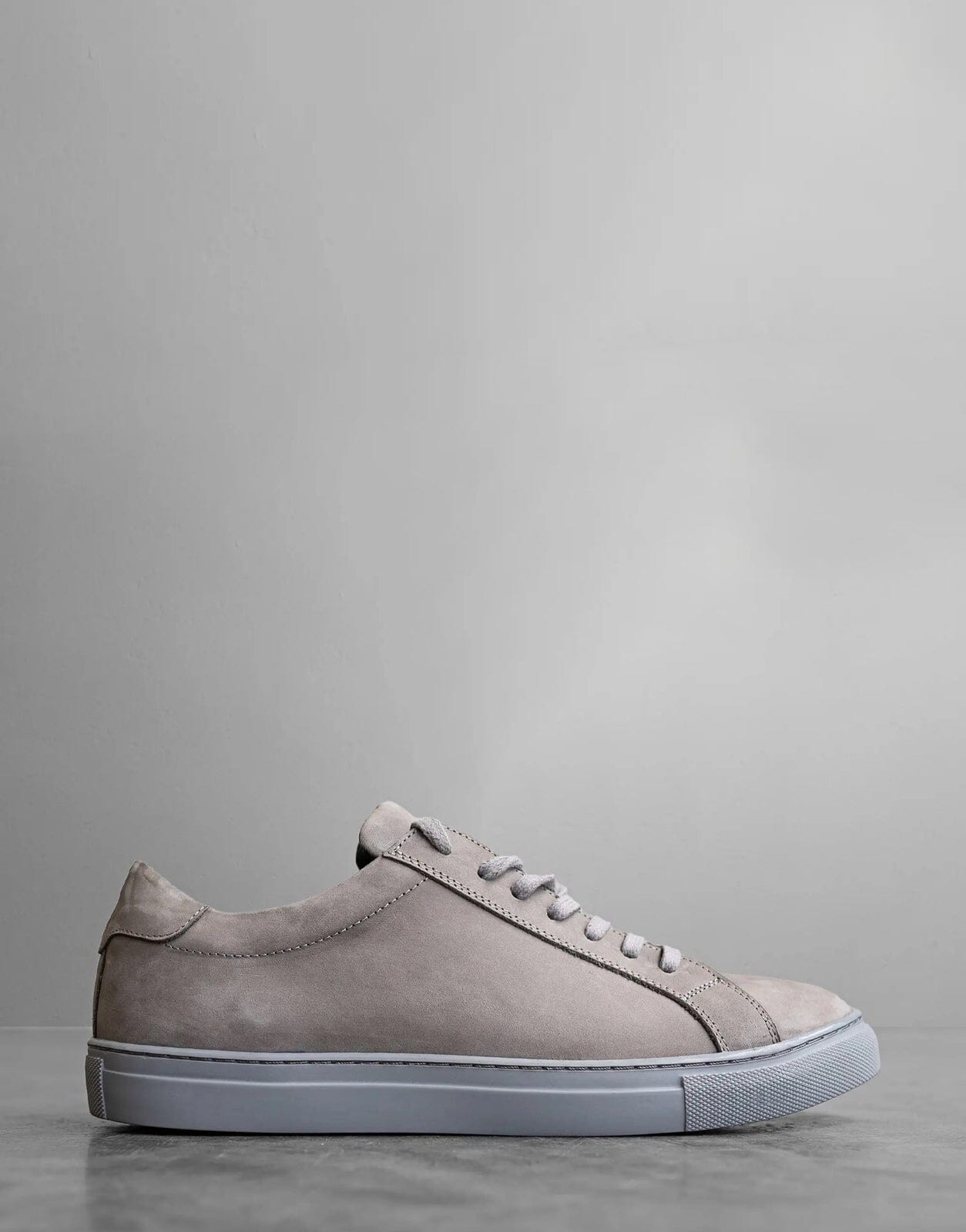 Fade Essential Grey Sneakers