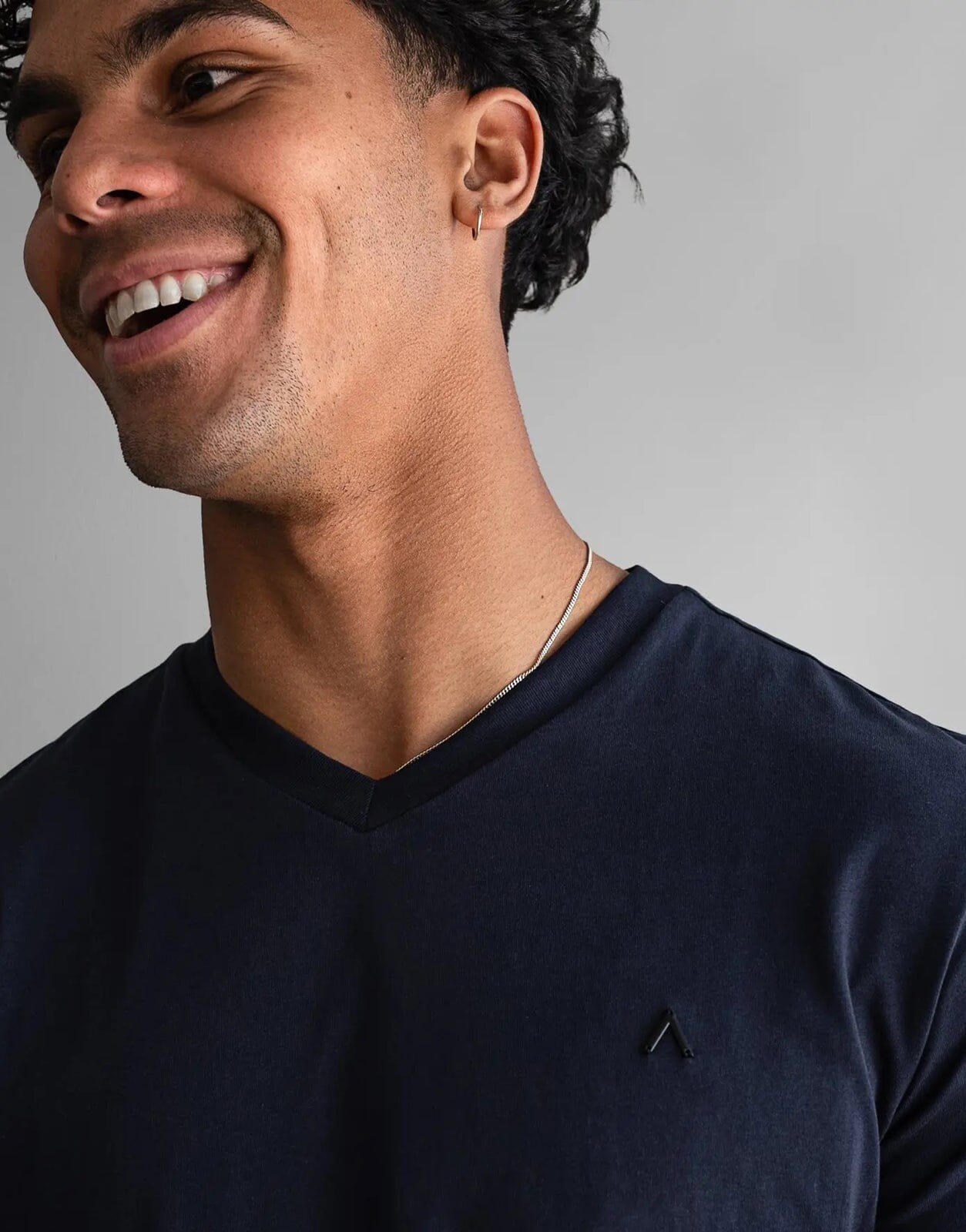 Fade Icon V-Neck Navy T-Shirt - Subwear